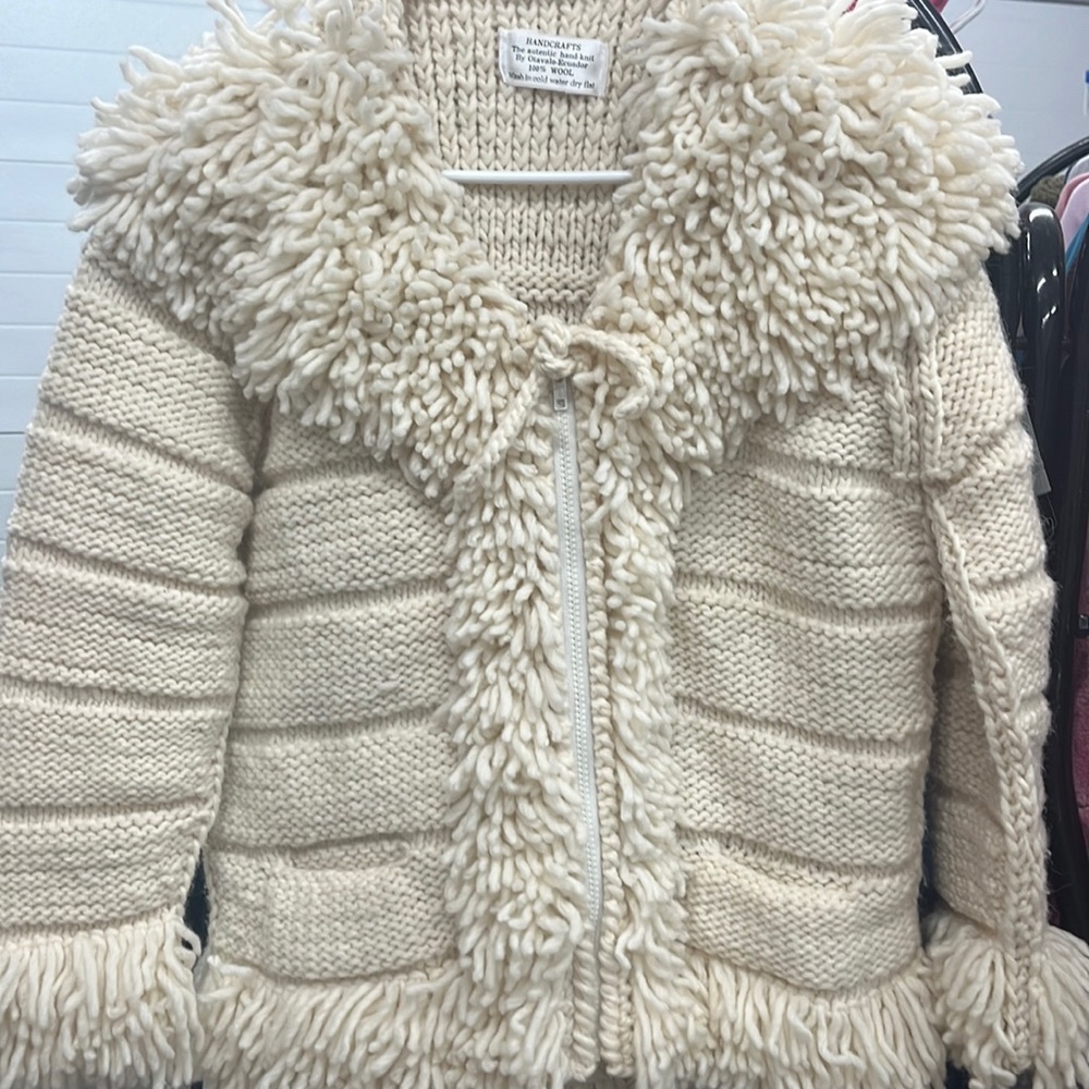 100 % wool Crème Otavalo-Ecuador size Large excellent quality